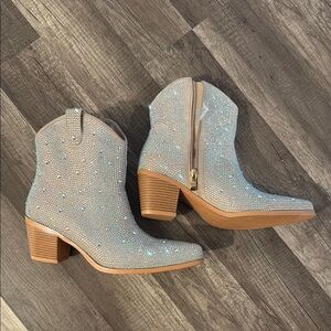 NWOT: Gemstone Women’s 8.5 Ankle Booties